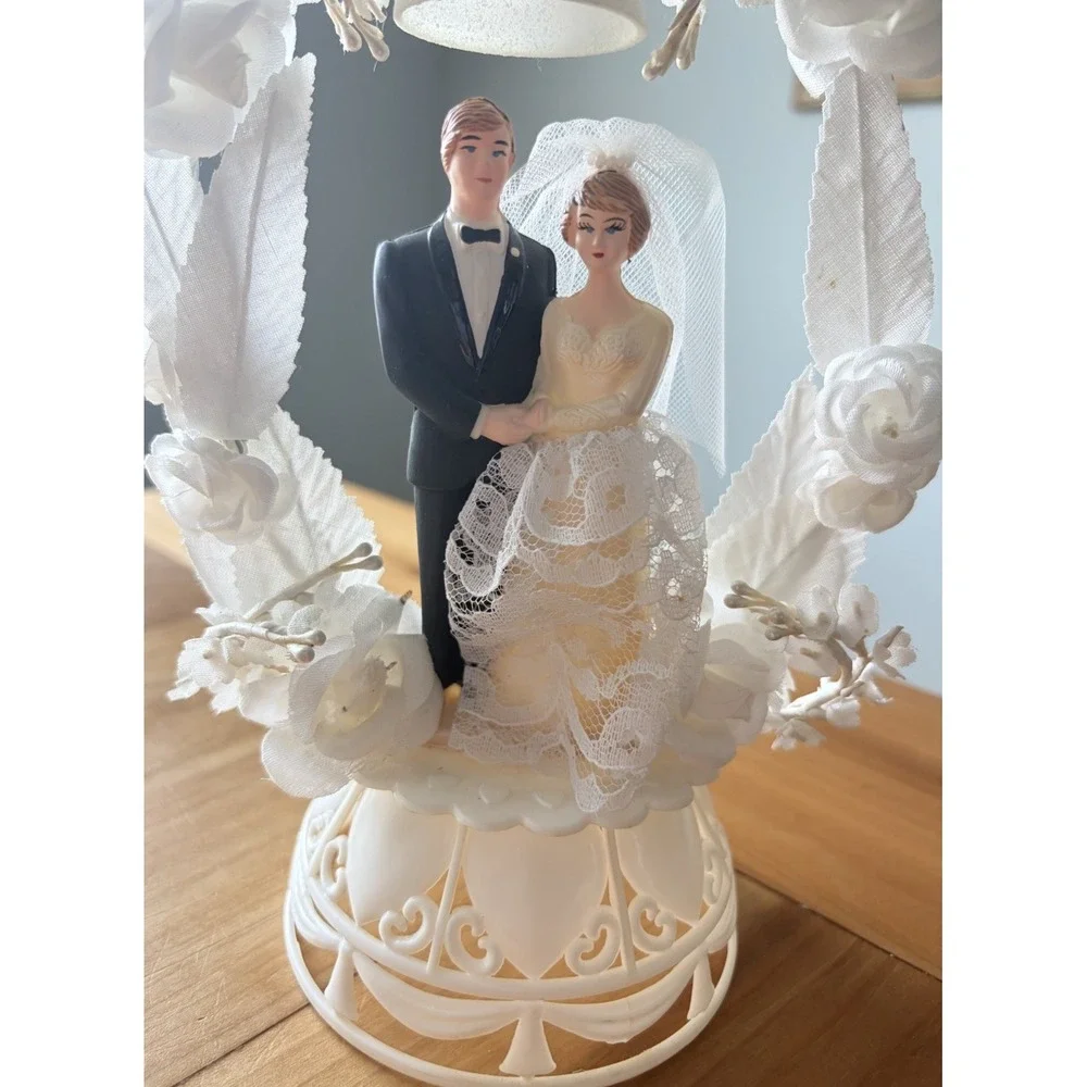 VTG  Wedding Cake Topper Lace Dress & Flowers Plastic Base, 9